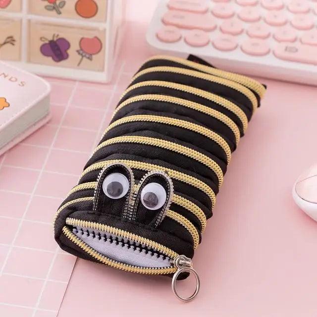Colorful zipper pencil case by Stevvex with vintage design, ideal for stationery storage and students' school supplies.